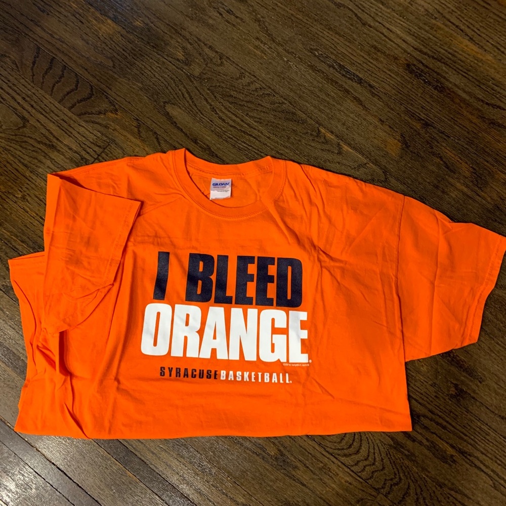 ⭐️Syracuse University T Shirt